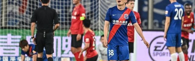 开云体育-5轮战罢境遇逆转！申花高开低走 津门虎抢重要3分