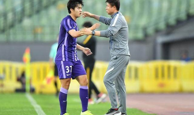 开云体育-津门虎小将这一晚载入史册 绝境中根伟找到接班人