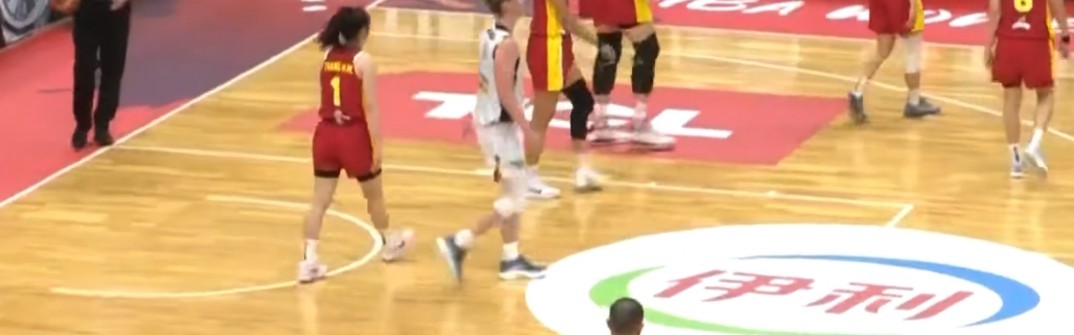 开云体育-女篮惨败比利时！全员低头沮丧，张子宇累坏，郑薇赛后与全队拥抱