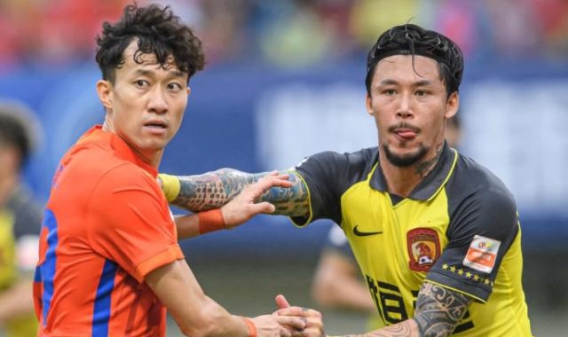 开云体育-王小二过年！广州队两战拿一分 不掉队就算成功？